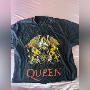 Comfy Queen Band Tee